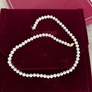 18” White Pearl Necklace